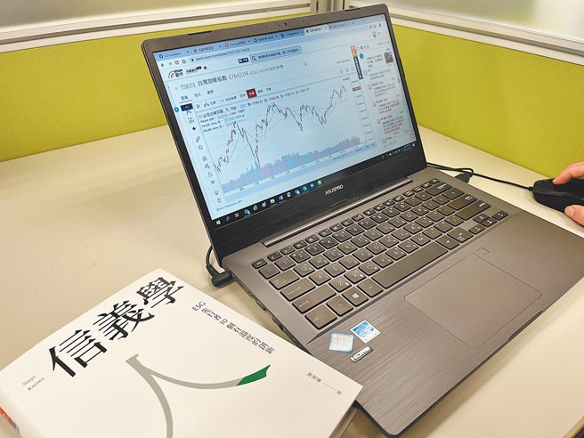 乐天KOBO分析，女性读者偏爱文学小说，男性读者喜欢商管理财。（本报资料照片）