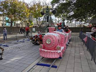 彰化戶羽化身夢幻樂園 粉紅泡泡小火車還有旋轉木馬 吸引滿滿人潮