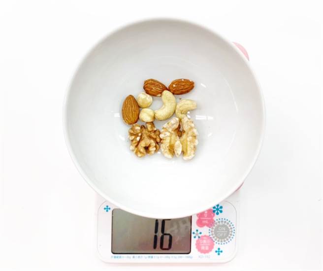 一天坚果建议摄取量，约莫15公克为宜。(示意图/好食课提供)