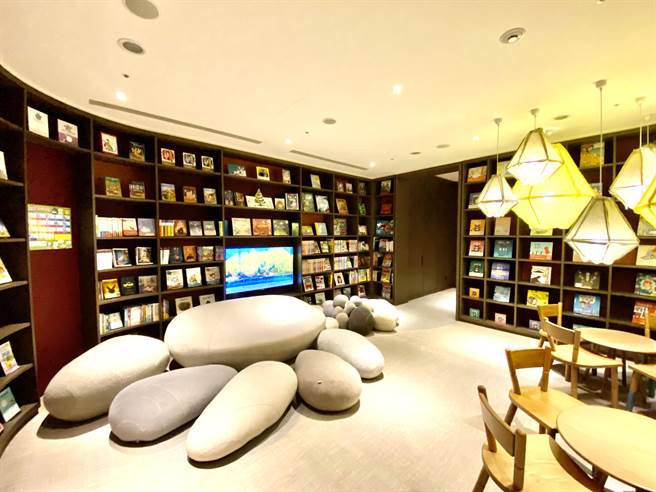 社区飘书香，成为住户的充电场域。（卢金足摄）