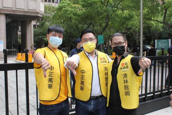 左起：國民黨副發言人楊植斗、國民黨青年團前團長田方倫、罷昶團體發言人高毓安。（圖／取自楊植斗臉書）