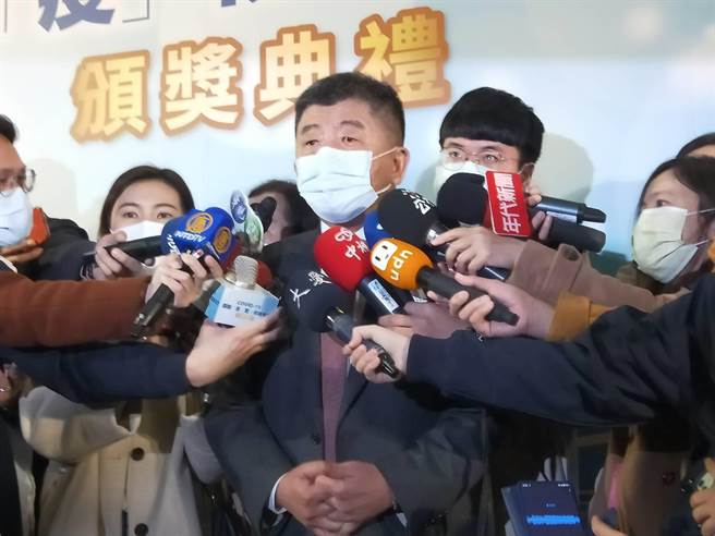 衛福部長陳時中今天上午出席COVID-19「關鍵『疫』戰，感謝有您」頒獎典禮。（王家瑜攝）