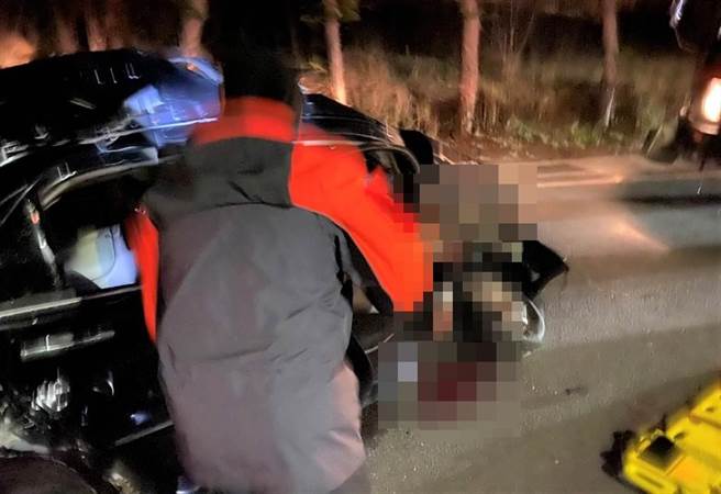 澎湖凌晨死亡车祸，55岁吕姓男子当场死亡。（消防局提供／陈可文传真）