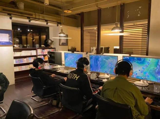 「战略高手」旗舰店结束营业，一代网咖品牌勾起不少网友回忆。（翻摄脸书）