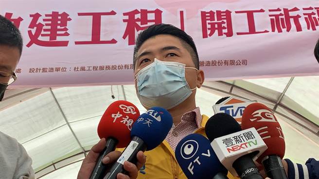 顏寬恒出席這場動工儀式，他強調，不管那個候選人，要選第二選區，就要關心第二選區的建設與發展，不是以批評、抹黑、造謠來進行選舉。（馮惠宜攝）