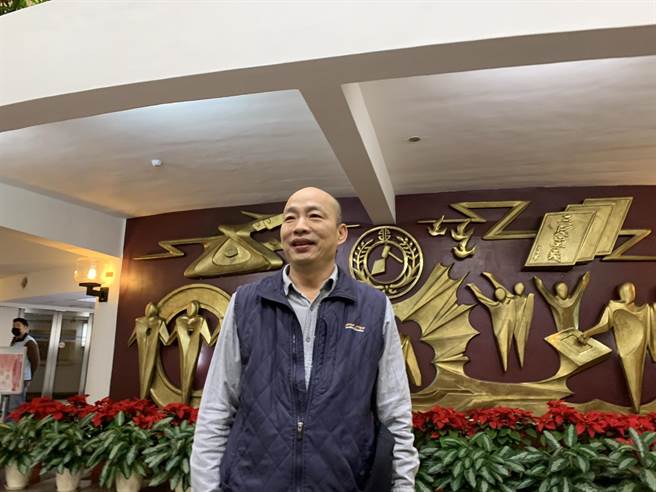 沉寂已久的韩国瑜出席新北市议员回娘家活动，明年1月初更将在台北办签书会，很明显的，韩国瑜将有大动作，国民党台面上不动声色，其实内部已地动山摇。（叶德正摄）