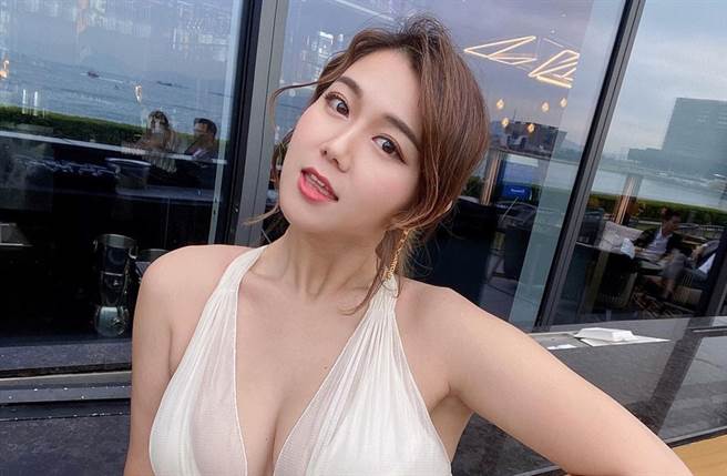 白云被封E级波神。（图／翻摄自snowybai IG）