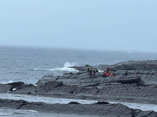 台2线113.2公里处传出钓客落海意外。（民眾提供）