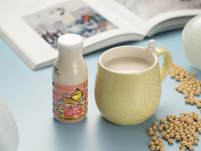 台中市农会推出「Beango产销履歷豆奶」，主打在地新鲜优质的国产非基因改造黄豆，以整颗原豆磨浆制造、无添加任何化学添加物或防腐剂。（台中市农会提供／冯惠宜台中传真）