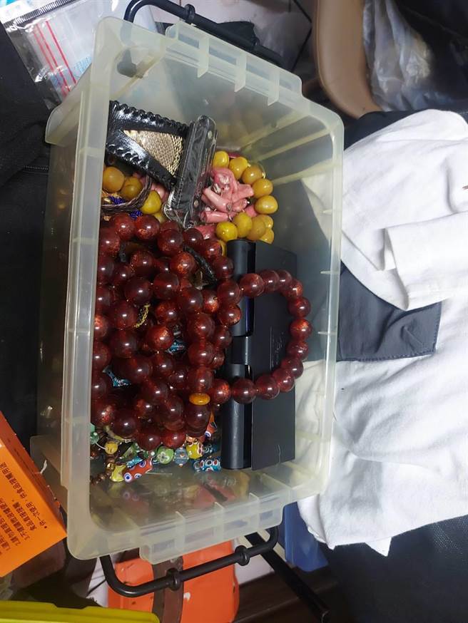 上百萬蒐藏品遭竊（警方提供／戴上容新北傳真）