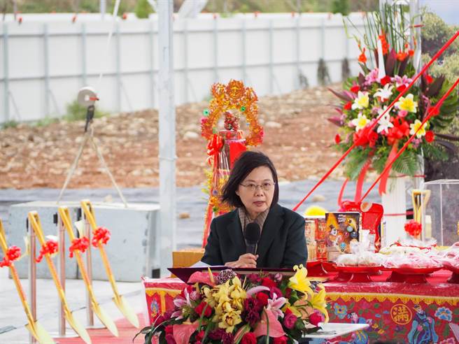 蔡英文总统今天主持竹科X基地首栋大楼动土典礼，她表示，竹科X基地未来将成为带动台湾高科技产业「软实力」的重要产业聚落。（陈育贤摄）
