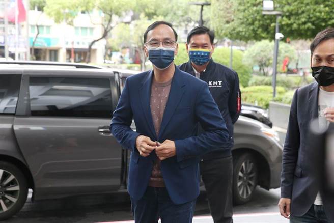 新北市议会25日举办议员就职三周年暨新北市／台北县歷届议员联谊活动，国民党主席朱立伦亲自出席与会。（杜宜谙摄）
