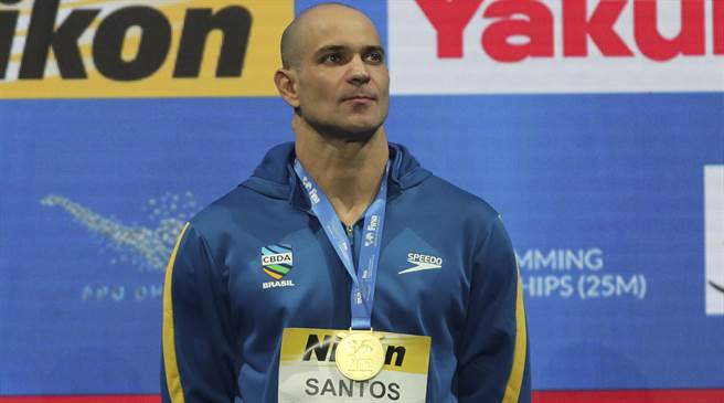 桑托斯不服老(美联社资料照)