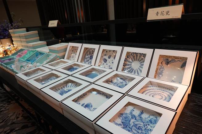 国立台东女中25日举办第6届艺术结合公益联展暨爱心义卖。（蔡旻妤摄）