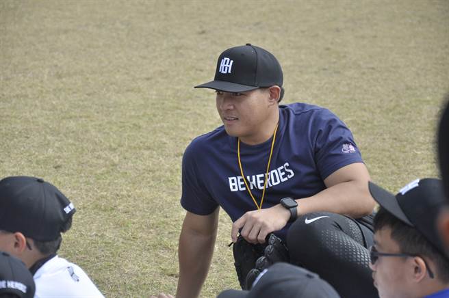 吉力吉撈．鞏冠連續3年擔任BE HERO棒球訓練營教練。（毛琬婷攝）