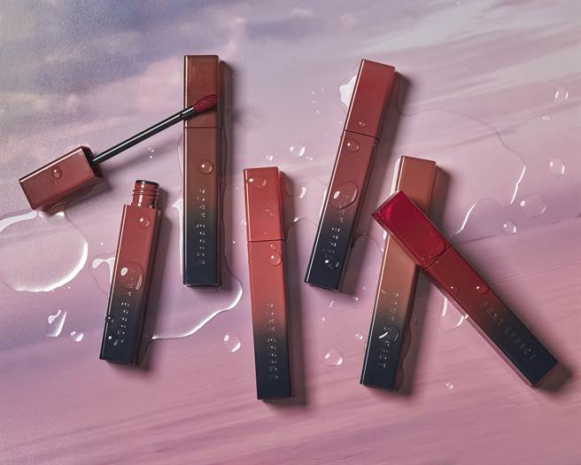 PONY EFFECT 3D丰唇光润唇釉。（图／品牌提供）