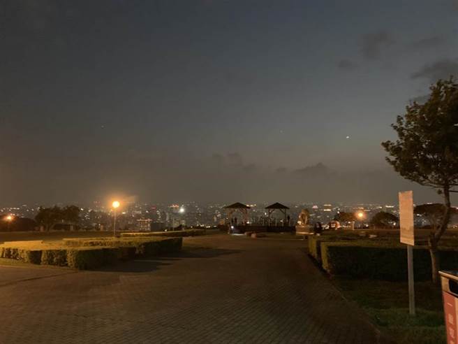 桃园虎头山环保公园海拔251公尺，于2002年8月启用，是俯瞰桃园市区景色的最佳地点。（风管处提供／陈梦茹桃园传真）
