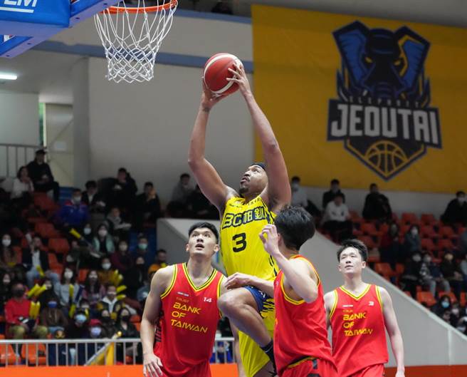 九太洋將杰倫在生日當天拿下雙廿。(中華籃協提供)