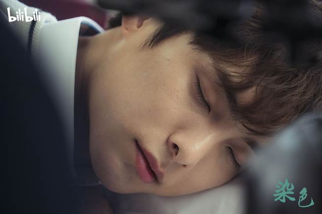 朴晙喜饰演意外穿越到古代的高三男学生。（bilibili提供）