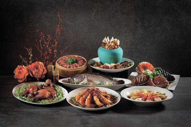新竹老爷酒店〈明宫〉粤菜厅以经典五星围炉年菜抢市，内含七道丰盛佳肴，每套7,800元起。图／老爷酒店集团各饭店提供
