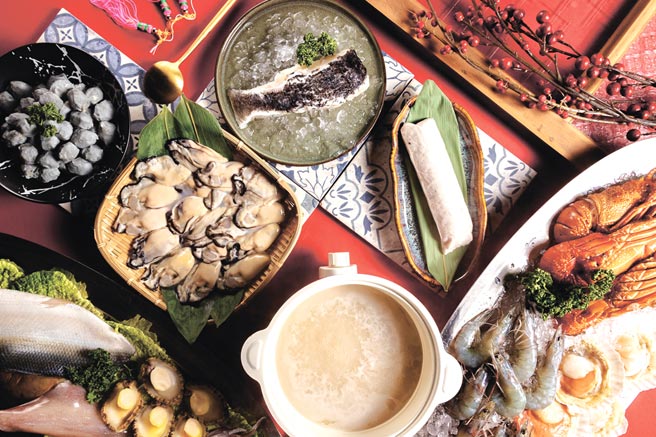 抢攻小家庭围炉商机，台南老爷酒店推出「爷选围炉海派锅物箱」，每套3,888元。图／老爷酒店集团各饭店提供
