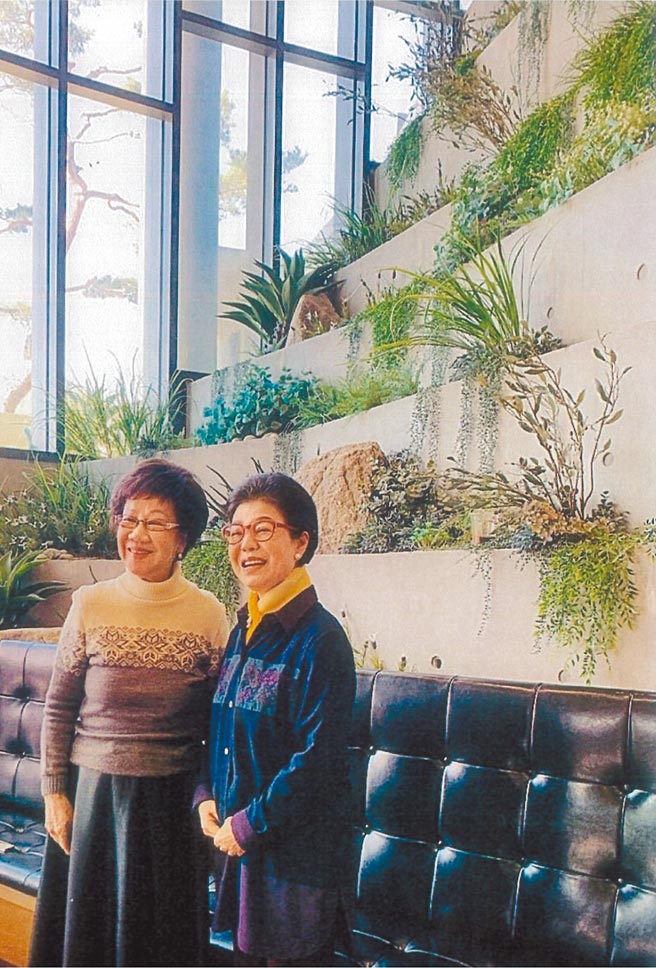 前副总统吕秀莲2019年应邀访韩，曾公开关怀朴槿惠，隔天朴的妹妹朴槿姈（右）赶来向吕副致谢。（吕秀莲提供）