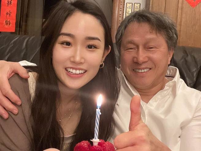 谢志伟晒女儿照，引起网友暴动喊岳父。（图／翻摄自谢志伟脸书）