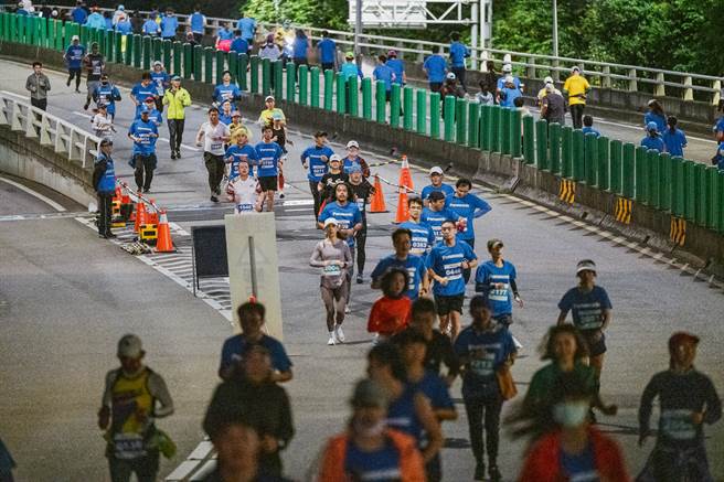 2021台北城市路跑赛26日清晨举办。（大会提供）