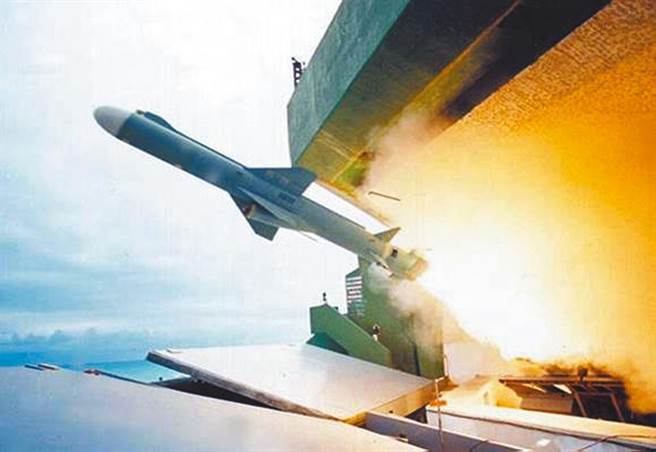 陆基固定阵地飞弹发射，雄风二型反舰飞弹。（摘自中科院）