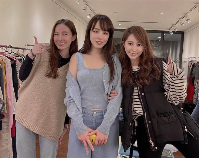 黄露瑶耶诞节与朱蕾安、叶羿君等友人一同举行名人二手衣物义卖。（楠轩工作室提供）