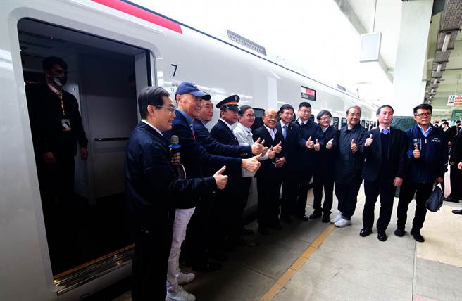 台铁EMU3000新城际列车今天由行政长院苏贞昌正式宣布入营运（庄哲权摄） 