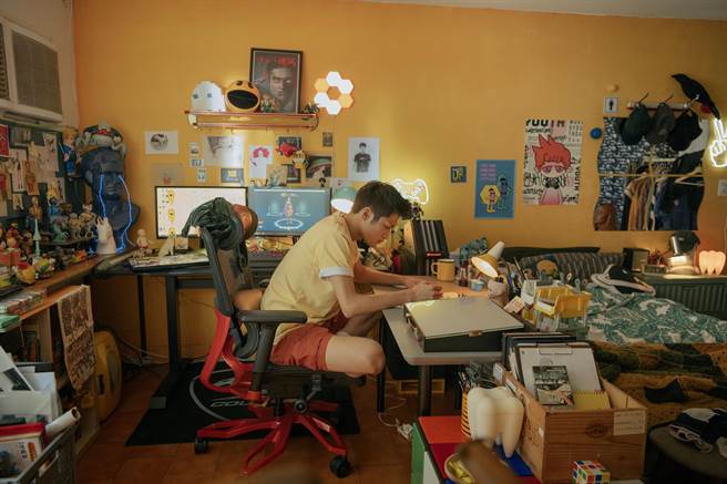 潘綱大在《該死的阿修羅》中飾演喜歡畫漫畫的人。（希望行銷提供）