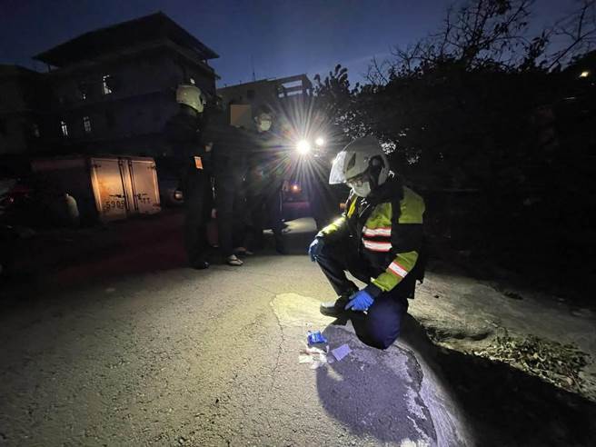 警方在沿途起獲丟棄的玻璃球吸食器、毒品殘渣袋等，全案依照毒品罪嫌移送偵辦。桃園警分局提供／陳夢茹桃園傳真）