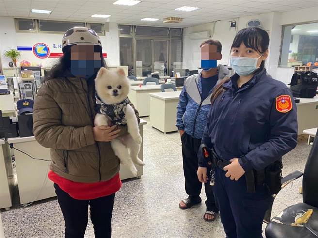 基隆一名林姓女子饲养的爱犬「辛巴」于深夜走丢，警方协助寻回。（基隆市警局提供／陈彩玲基隆传真）