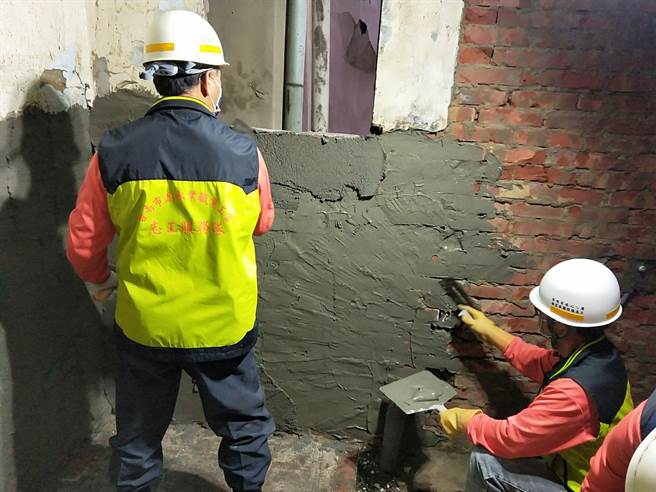 2案预计可在农历过年前完工，让这2户家庭年节时有个安心居住的家。（台南市政府劳工局提供／张毓翎台南传真）