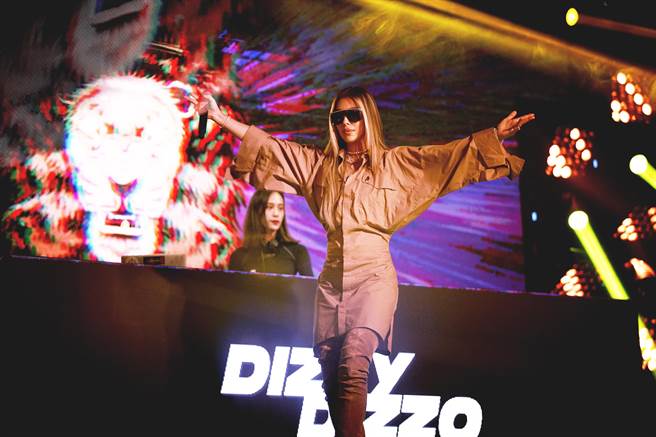 蔡诗芸登上Monkey kingdom耶诞派对演出。（莹音乐提供）