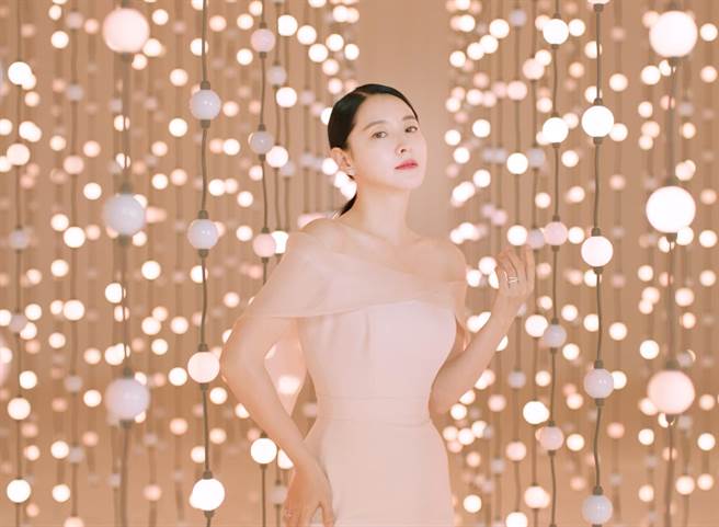 女星李英爱长期为「后」代言，吸引一群忠实铁粉。（Whoo后提供）