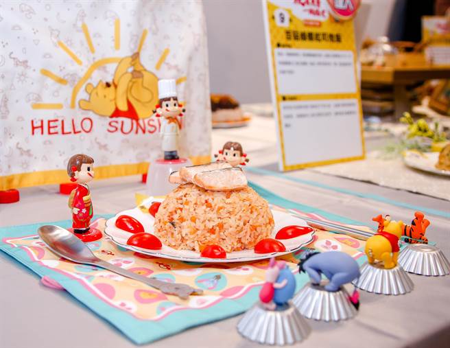 「玩米煮艺一锅搞定-电锅饭料理」竞赛，获得「创意达人奖」的番茄鲑鱼饭，还特别用小熊维尼及不二家公仔来装饰，格外俏皮。（罗永铭摄）
