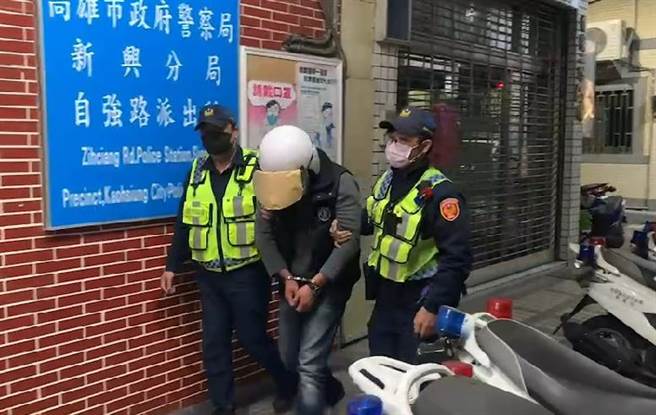 黄男因拒绝夜间侦讯，警方晚间先将他移送刑大拘留室。（翻摄照片／石秀华高雄传真）