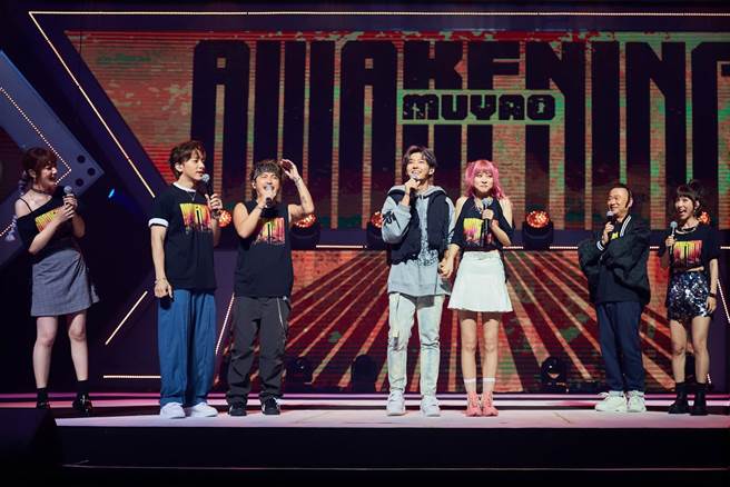 炎亚纶（右4）今担任《木曜》跨界演唱会的压轴嘉宾。（华贵娱乐提供）