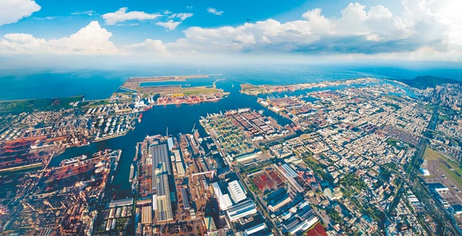 图为高雄港全景。（翻摄照片／石秀华高雄传真）