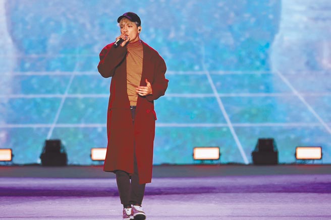 J.Sheon昨在桃園演唱，開心跟粉絲互動。（大大娛樂提供）