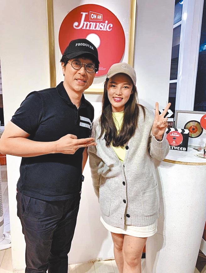 蒋三省（左）近来与李佳欢合作。 （JMS蒋三省音乐提供）