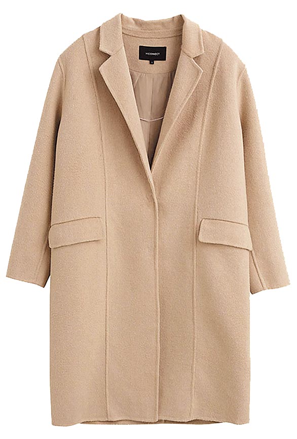 SOGO忠孝馆HCONNECT翻领俐落剪裁手工大衣，原价6980元、特价2094元，限量20件。（SOGO提供）