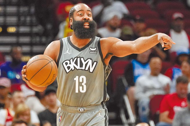 篮网确定「大鬍子」哈登（见图）、班布利、布鲁斯布朗及詹姆斯强生4人结束隔离，今天用8名球员在客场跟湖人进行耶诞大战。（美联社）