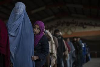 塔利班禁女性單獨長途旅行 人權觀察：淪為囚犯