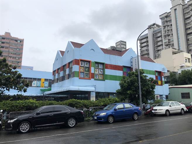 有男网友临停在民宅车库前的白线内，却被告知这里不能停车，让他相当不解，网友痛批，「不该停在别人家的车库前」。（示意图／本报系资料照）