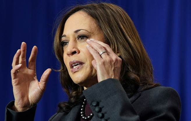 美國副總統賀錦麗（Kamala Harris）12月13日在馬里蘭州發表談話的神情。（路透）
