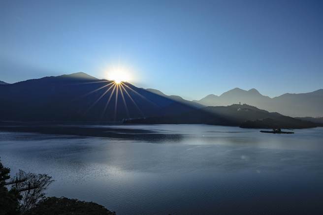 日月潭迎2022新年曙光，蒋公码头秘境曝光。（涵碧楼提供／廖志晃南投传真）