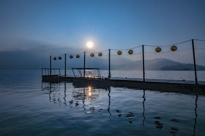 日月潭迎新年曙光，蒋公码头秘境曝光。（涵碧楼提供／廖志晃南投传真）